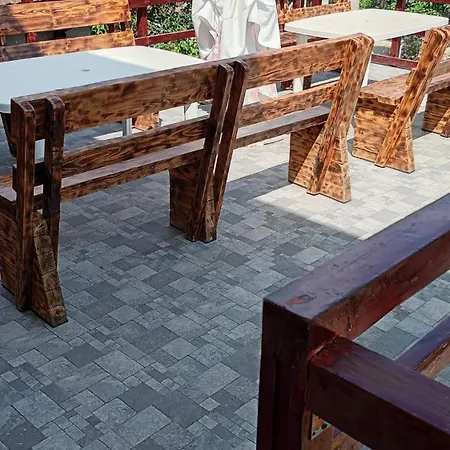 Gazde/Camere de închiriat Casa Erika *